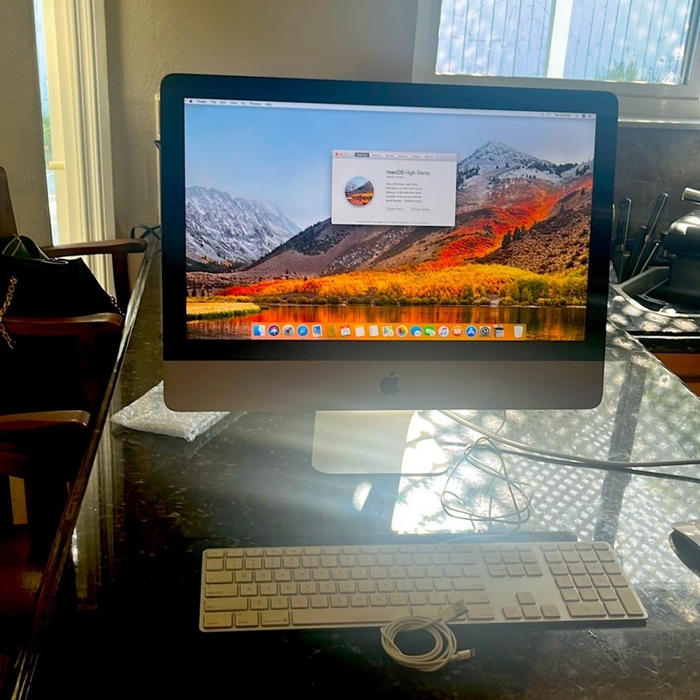 Apple iMac 🖥️ desk top 21.5 inch Late 2013